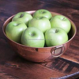 Bol de service en cuivre épais avec intérieur poli lisse, idéal pour servir des collations, des fruits et des plats traditionnels - Product Image 1