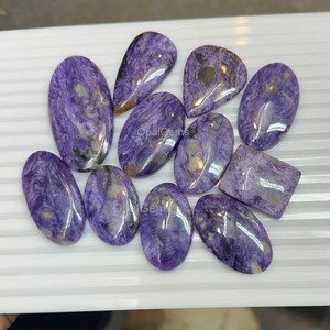 พลอยชารอยต์สีม่วงธรรมชาติทรงคาโบชอง รูปทรงผสมผสาน - Product Image 3