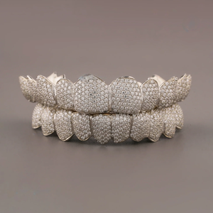 Grillz en alliage style Hip-hop avec micro-incrustation de zircone cubique taille brillant rond, plaqué or 18 carats, bijoux unisexe pour boîte de nuit - Product Image 1