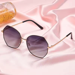 แว่นกันแดดทรงใหญ่สไตล์เน็ตไอดอลปี 2024 กรอบโลหะ ป้องกันรังสียูวี 400 แว่นกันแดดแฟชั่นสุดหรูสำหรับทุกเพศ กรอบสแตนเลส เลนส์พีซี 4 - Product Image 5