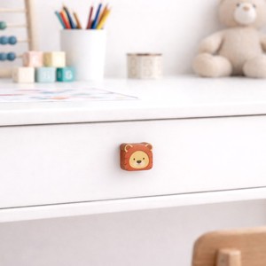 Nouveauté : Poignées de tiroir pour enfants en bois d'acacia multicolore au design contemporain, poignées de meuble et de commode en forme de tête de lion, durables - Product Image 4