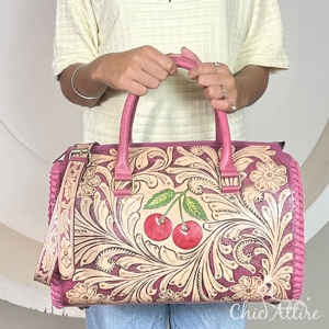 Bolsos de Viaje de Cuero Rosa Estilo Western con Diseño de Cerezas Grabado a Mano, Nuevos Bolsos de Hombro Cruzados de Gran Capacidad con Asa Superior - Product Image 1