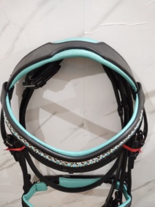Bridon de course pour chevaux le plus vendu, durable, en cuir équestre avec harnais D.D. et quincaillerie S.S., rembourrage en cuir souple, type haltier. - Product Image 5