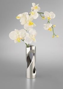 Élégant récipient à fleurs en fer avec détails artistiques pour une présentation décorative des fleurs et une touche esthétique de table - Product Image 2