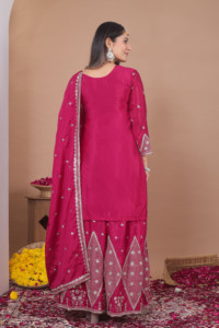 Ensemble trois pièces pour femme : costume Sharara en chinon entièrement cousu avec kurta brodée de sequins et dupatta assorti - Product Image 4
