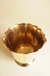 Seau à champagne en laiton à pétales cannelés, fait main, avec doubles poignées, refroidisseur à glace haut de gamme, élégant refroidisseur à vin, décoration de bar - Product Image 2