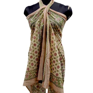 Paréo de plage carré en coton 100% imprimé floral, fait main, pour toutes les saisons, idéal comme cache-maillot ou foulard. Vente en gros. - Product Image 2