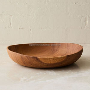 Bol de service en bois de style organique qui apporte chaleur aux espaces repas et cuisine - Product Image 1