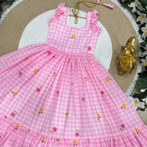 Robe de fête légère pour enfants avec un motif élégant - Product Image 1