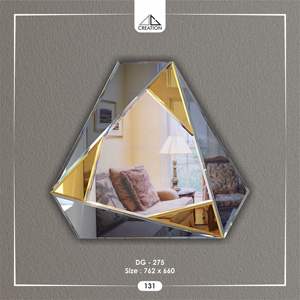 Espejo veneciano de diseño elegante y minimalista, adecuado para varias habitaciones en el hogar, incluyendo baños, de montaje en pared. - Product Image 1