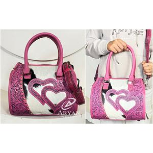 Sac de voyage Western en cuir véritable fait main avec motif cœur incrusté et gravure florale, sacs de voyage en cuir à poils pour femmes - Product Image 1