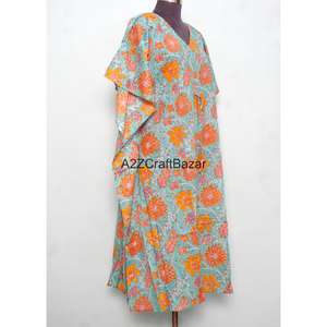 Robe longue kaftan moulante en coton indien faite à la main, écologique, à col en V et motif floral, pour mamans - Idéale pour la plage, comme tenue de nuit ou décontractée pour l'été - Product Image 4