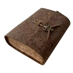 Diario de Cuero Genuino con Cierre de Llave, Tapa Dura, Estilo Vintage, con Papel Deckle Hecho a Mano, Diseño Floral Religioso Clásico en Relieve - Product Image 4