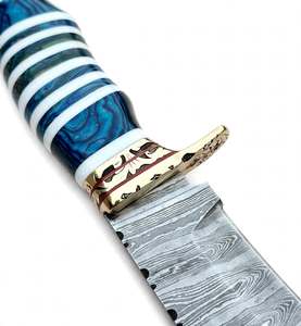 Couteau utilitaire d'extérieur en acier Damas forgé à la main Iron Crown Forge, manche en bois stabilisé bleu, OEM disponible, pointe tombante de 4 mm d'épaisseur - Product Image 3