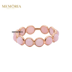 Anillo de Eternidad con Bisel de Ópalo Rosa Natural Redondo en Oro Amarillo Sólido de 18K, Joyería Fina, Memoria Jewels, Venta al Por Mayor - Product Image 2
