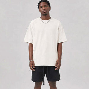 Camiseta de manga corta con hombros caídos y estampado de letras para hombre Trendzo Clothing, al por mayor, estilo urbano, algodón peinado, personalizada, de alto gramaje. - Product Image 1