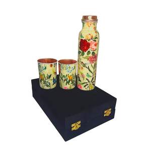 Juego de botella de agua de cobre con diseño floral, 2 tazas y botella, regalo personalizado con marca propia, ecológico, para beber en casa. - Product Image 1