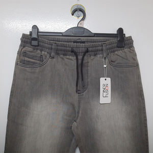 Pantalon long en denim tendance pour homme, style slim fit, tissu denim de haute qualité, durabilité longue durée, confortable pour le quotidien - Product Image 4