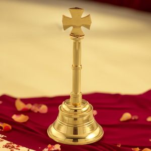 Cloche à main classique en laiton avec manche en bois brun foncé et finition dorée polie pour les cérémonies et événements religieux - Product Image 1