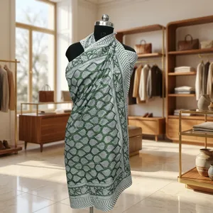 Tela de Algodón Estampada a Mano en Verde y Blanco con Borde de Motivo de Hojas para Confección de Saris, Manualidades y Proyectos de Decoración del Hogar - Product Image 2