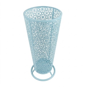 Moderno Soporte de Metal Geométrico en Forma de Cono para Sombrillas con Base Circular Hueca, Estante de Almacenamiento para Entrada, Hogar y Oficina - Product Image 1
