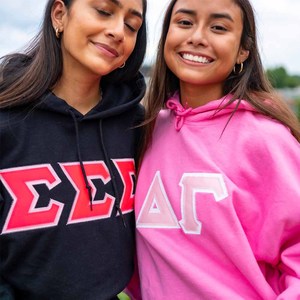 ฟี |   เสื้อฮู้ดซิกมา แบล็ค พรีเมียมสำหรับผู้หญิง ทรงพอดีตัว ผ้าพรีเมียม เสื้อผ้าสำหรับกลุ่มพี่น้องชาวกรีก สวมใส่สบายในชีวิตประจำวัน - Product Image 4
