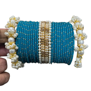 กำไลข้อมือโลหะผสมชุบสีดำสำหรับผู้หญิง ประดับด้วยดีไซน์ดอกไม้มุกเทียม กำไลเครื่องประดับงานแต่งงานแบบคลาสสิก - Product Image 4