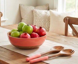 Bol de service moderne en bois émaillé rose, bol à salade en bois d'acacia pour la maison et la table - Product Image 5
