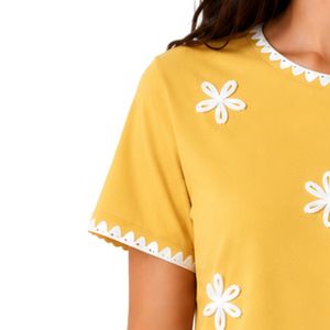 Camiseta de Mujer con Bordado Floral Amarillo, Ribete Blanco en Contraste, Cuello Redondo, Manga Corta, Estilo Casual, OEM, ODM, Ropa Personalizada - Product Image 3