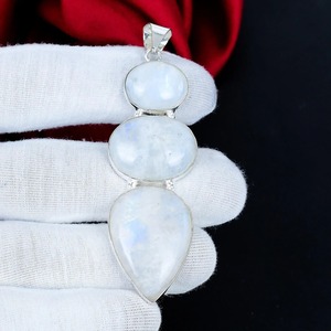 Colgante de Piedra Lunar Arcoíris Triple en Plata de Ley 925, Hecho a Mano, Joyería Boho, Regalo para Mujer - Product Image 1