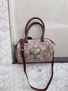 Bolso de Hombro Artesanal de Cuero Tallado a Mano Estilo Bohemio Gitano con Piedras Turquesa, Venta al por Mayor - Product Image 3