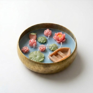 Cuenco de latón martillado hecho a mano para estanque – Decoración de lujo con arte de cera de loto flotante y barco - Product Image 6