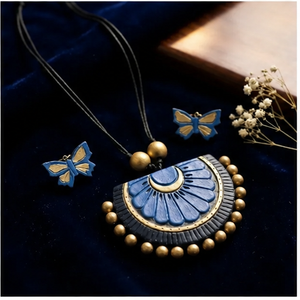 Collier en résine d'art populaire avec pendentif éventail bleu et boucles d'oreilles papillon, cadeau sur le thème des fêtes - Product Image 6