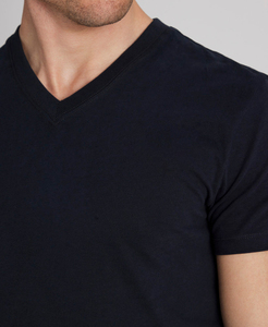 T-shirts col V pas chers pour hommes, manches courtes, coton 200 GSM, personnalisables, respirants, OEM ODM. - Product Image 6