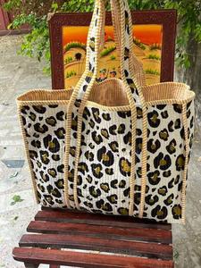 Sac à bandoulière matelassé en coton imprimé pour femme, sac à main tendance de créateur avec un look luxueux - Product Image 4