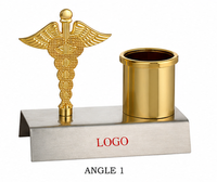 Elegante Trofeo Portátil de Metal Fundido a Presión con Acabado Cromado, Placa con Nombre Grabada con Láser e Impresión UV, y Organizador de Escritorio