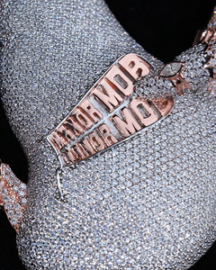 Pendentif 3D au design personnalisé de forme aléatoire en argent sterling massif avec placage à l'or rose et diamant Moissanite de qualité VVS - Product Image 2