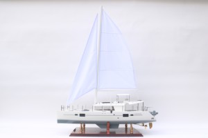 LAGOON 450F CATAMARAN Modèle de Yacht à Voile en Bois Fait Main pour la Décoration de la Maison et la Collection - Product Image 2