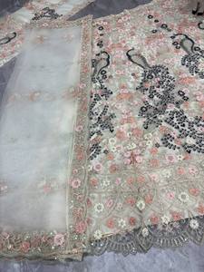 Lehenga pour femmes avec dupatta, tissu en faux georgette, broderie de sequins, coupe ajustée, pour les mariages festifs d'été, à porter toute l'année - Product Image 3