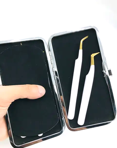 Pince à cils noire et argentée avec poignée, emballage rose, isolation, marque privée, pointe en fibre, pour volume, en vente - Product Image 4