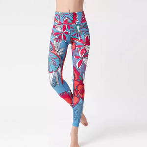 Pantalons de yoga respirants de haute qualité à taille haute, imprimés numériquement, vêtements de fitness pour femmes avec logo, leggings de yoga à taille élastique - Product Image 3