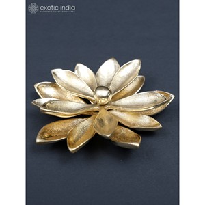 Fleur de créateur à trois couches de 4 pouces en laiton pour la décoration murale et intérieure avec objectif de cadeau Fabriqué en Inde - Product Image 2