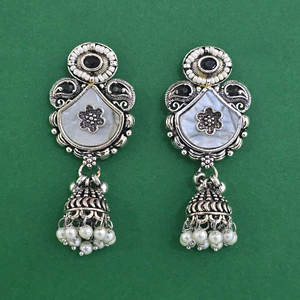 Pendientes Clásicos Elegantes Oxidados de Alta Demanda con Baño Oxidado 811316 - Product Image 2