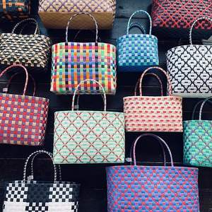 MEILLEUR PRIX Blue Lotus 2025 Eco Sac fourre-tout en plastique tissé à la main parfait pour les voyages d'épicerie et un usage quotidien - Product Image 3