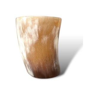 Offre Spéciale : Tasse à Boire en Corne Naturelle pour Hommes et Femmes – Design Traditionnel Unique Fait Main, Disponible à l'Exportation - Product Image 1