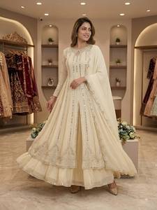 Conjunto de top de georgette con bordado de secuencia de diseño y trabajo con espejos reales, con falda lehenga y dupatta, completamente cosido y listo para usar. - Product Image 4