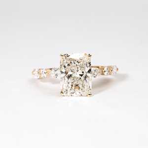 Bague de fiançailles en or massif 10K 14K 18K avec diamant de laboratoire taille émeraude et marquise, design de joaillerie fine, certifiée IGI, couleur E VVS - Product Image 1