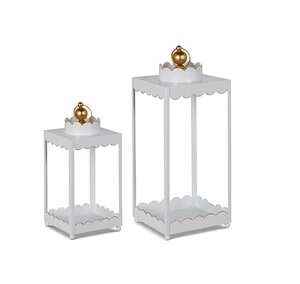 Lanterne à bougie moderne en métal et verre, écologique, avec finition blanche brillante, pour Noël et les mariages - Product Image 1