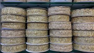 งานปักลายสัตว์ทำมือแบบสั่งทำพิเศษ แต่งขอบด้วยลูกไม้เมทัลลิก ประดับเลื่อม ดีไซน์วินเทจ เป็นมิตรกับสิ่งแวดล้อม สำหรับตกแต่งเสื้อผ้าแฟชั่น - Product Image 6