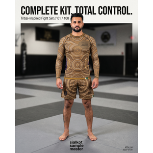 เสื้อรัดกล้ามเนื้อสำหรับผู้ชาย รุ่น Pro Blackout Glitch พร้อมโลโก้สั่งทำพิเศษ สำหรับกีฬา BJJ MMA แขนยาว ผลิตจากโพลีเอสเตอร์ผสมอีลาสเทน ป้องกันแสงแดด - Product Image 5